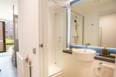 5 Bed En Suite - Image 4